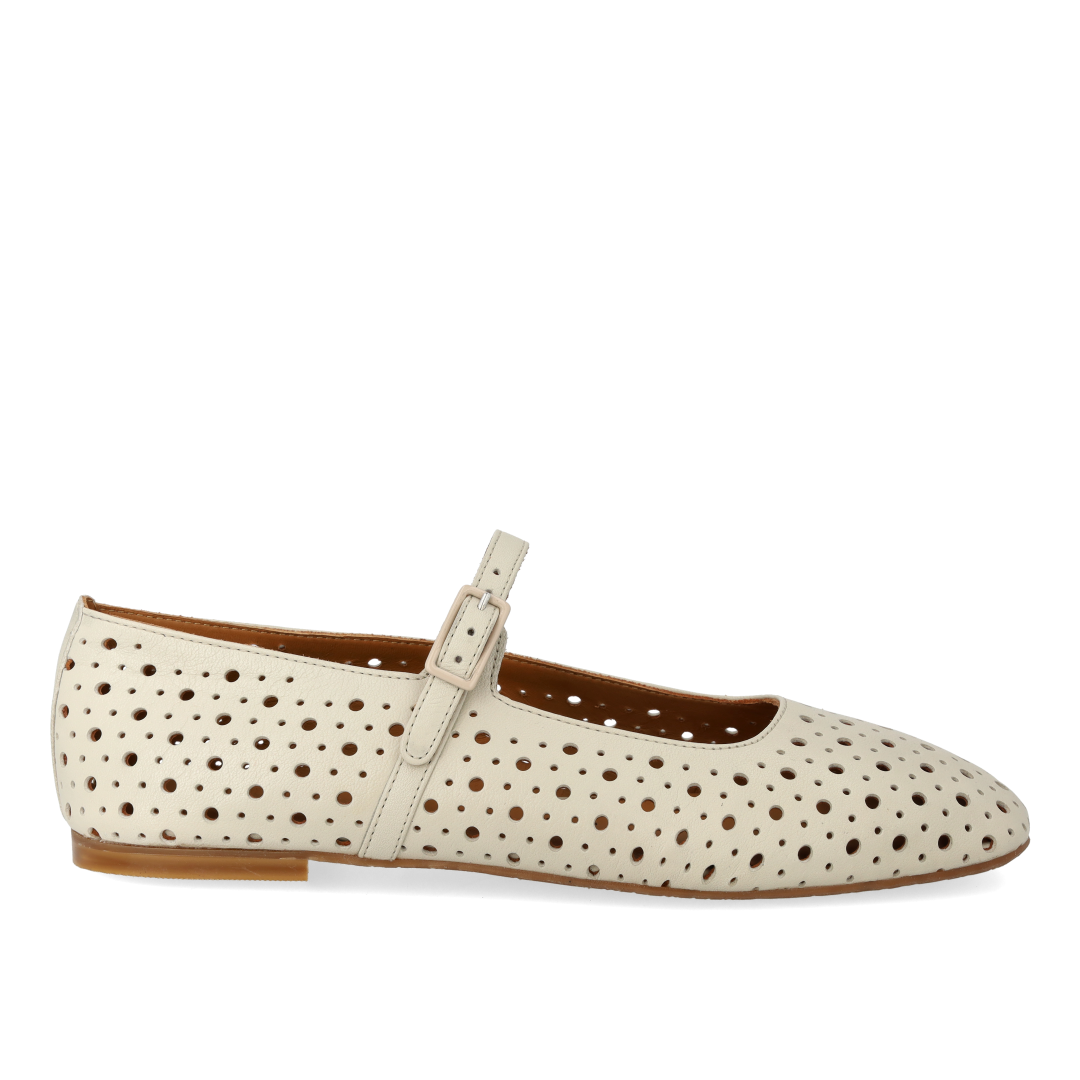 Soft ballerina flats with decorative cut-out pattern