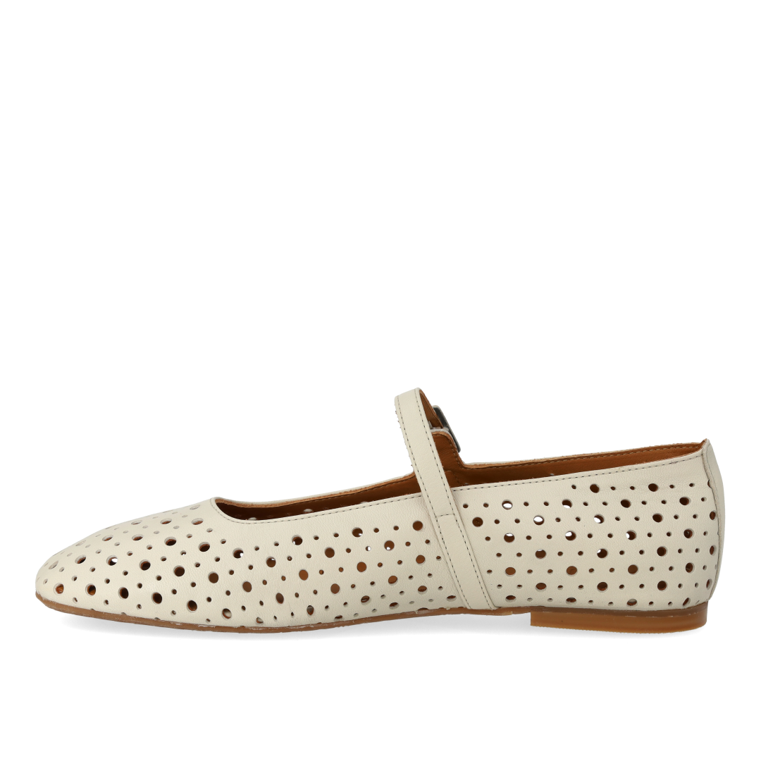 Soft ballerina flats with decorative cut-out pattern