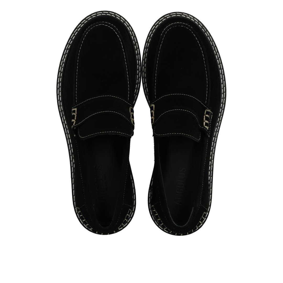 Penny loafer with contrast stitching