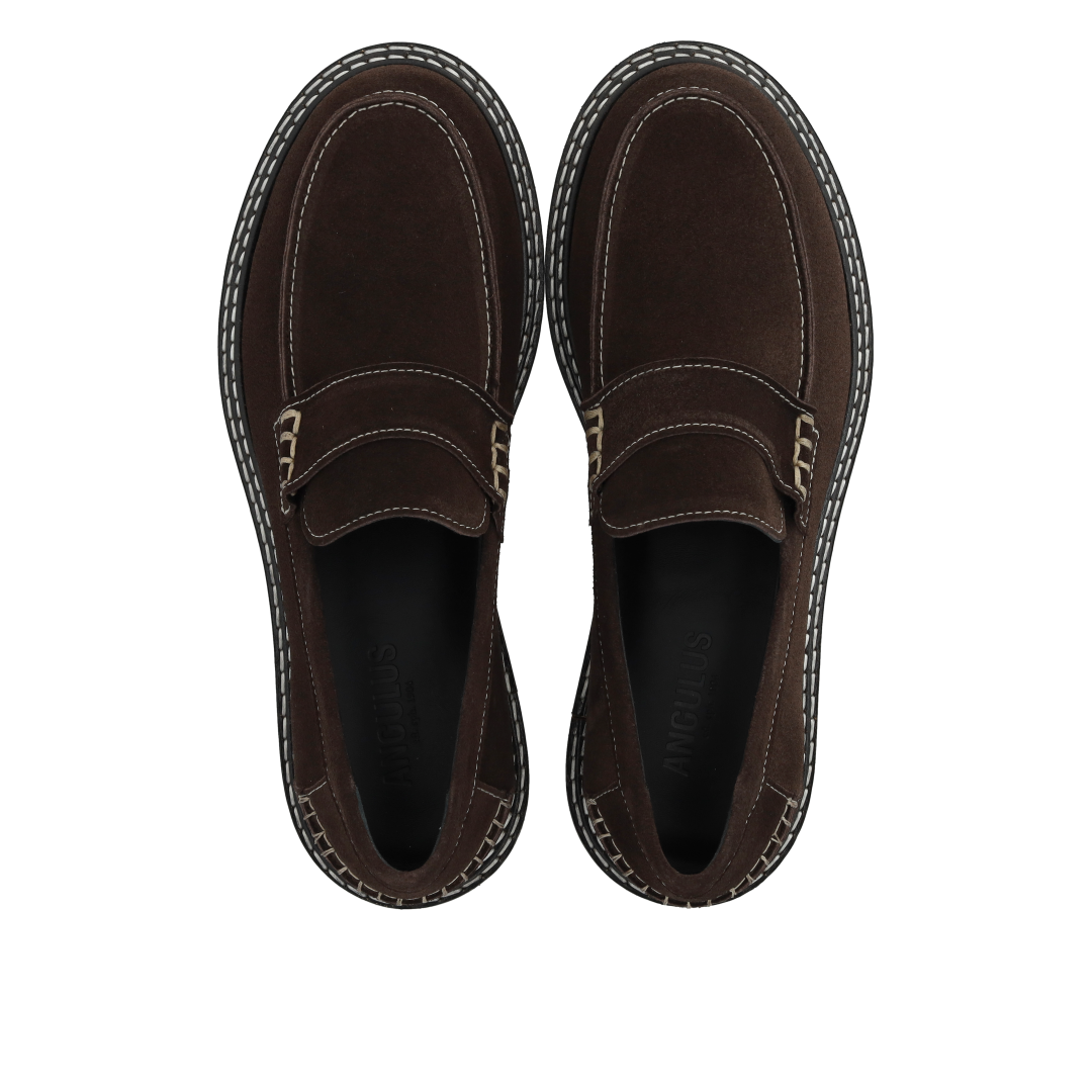 Penny loafer with contrast stitching