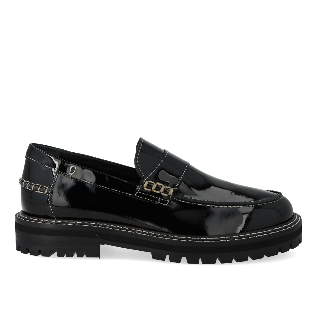 Penny loafer with contrast stitching