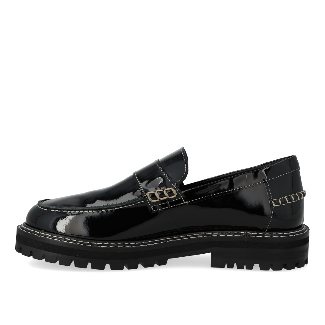 Penny loafer with contrast stitching