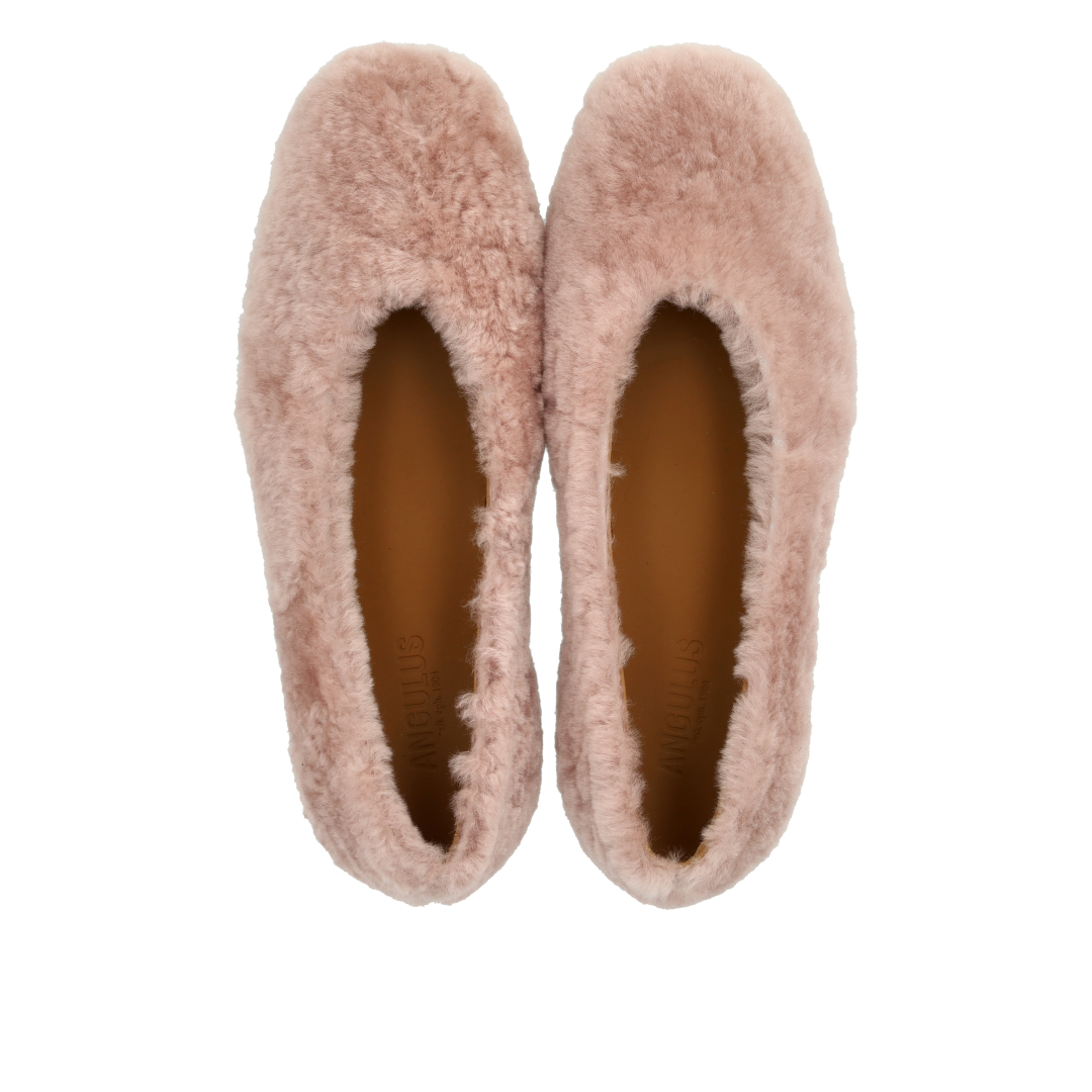 Ballerina in soft lambswool coat