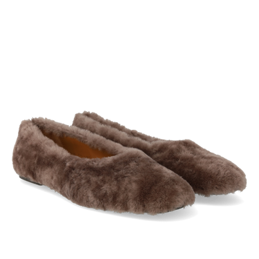 Ballerina in soft lambswool fur