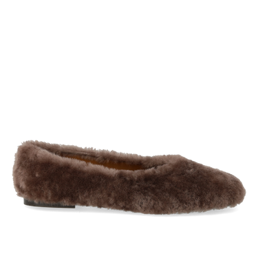 Ballerina in soft lambswool fur