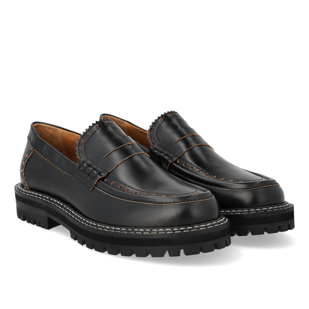 Loafer with decorative brogue perforations