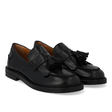 Spacious loafer with fringe and tassel detail