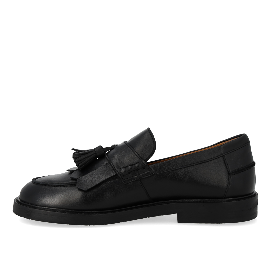 Wide loafer with fringes and tassel detail