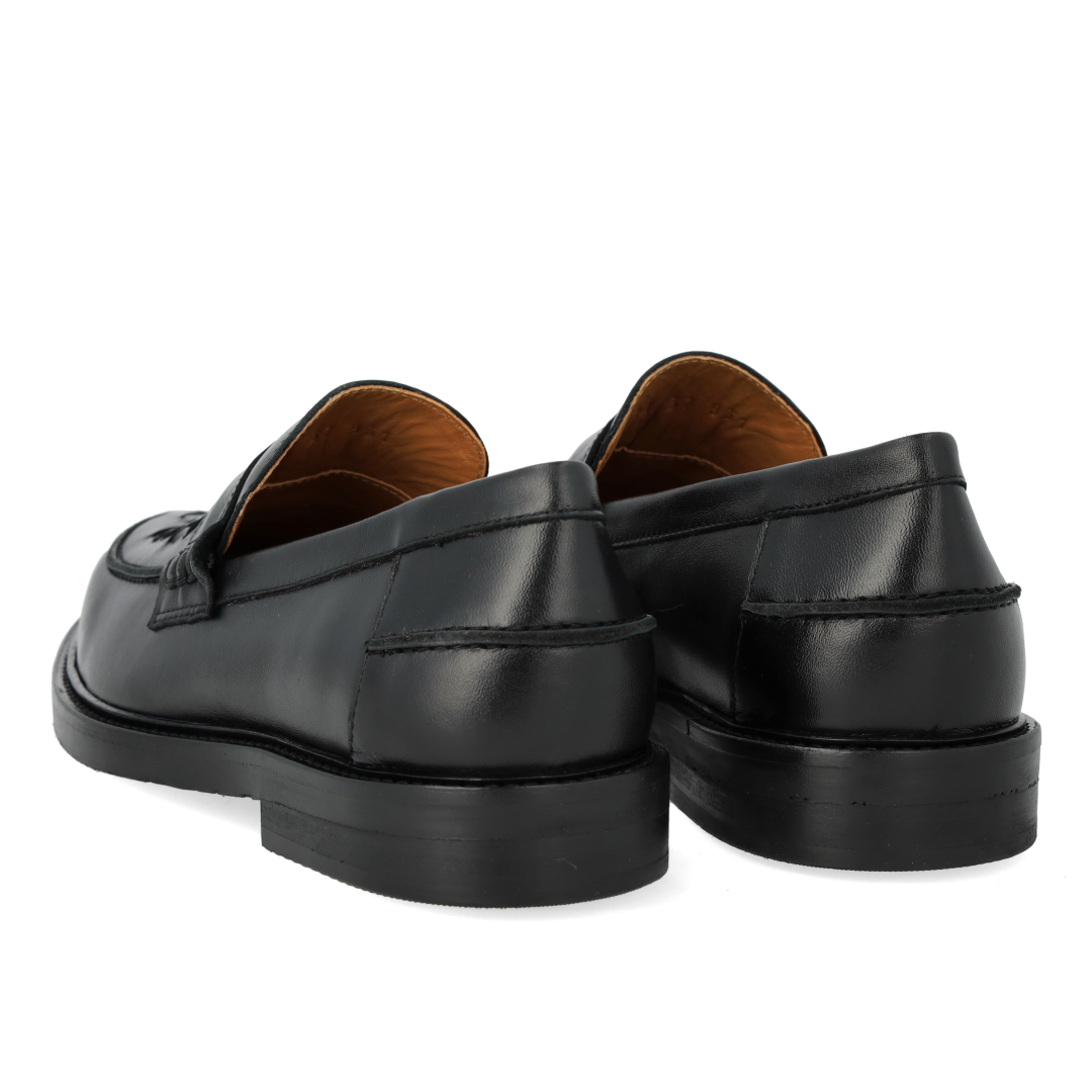 Penny loafer with hand-braided detail