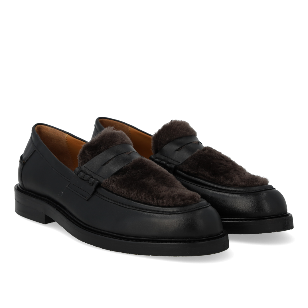 Penny loafer with soft fur trim