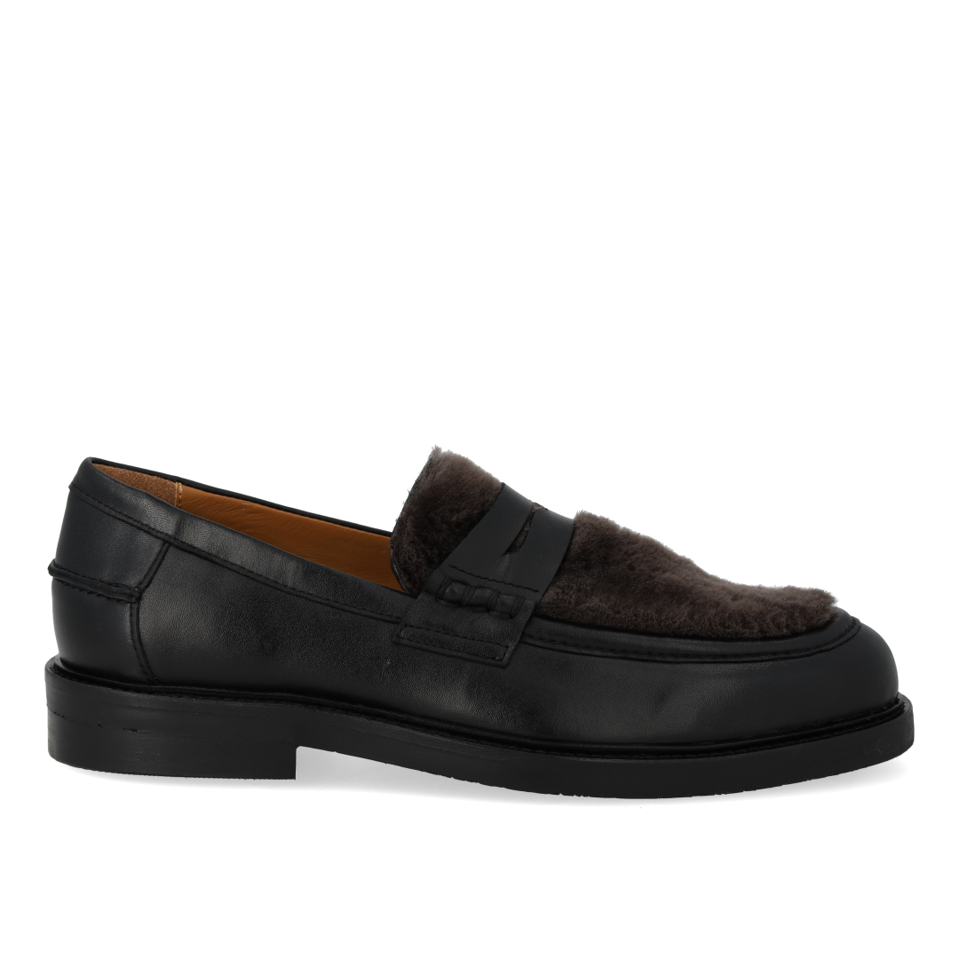 Penny loafer with soft fur trim
