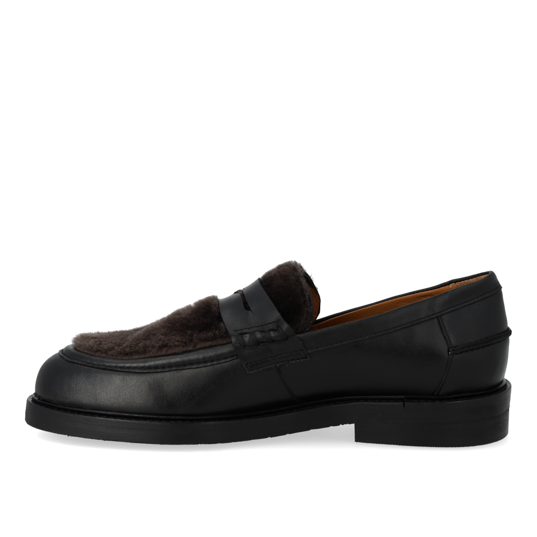 Penny loafer with soft fur trim