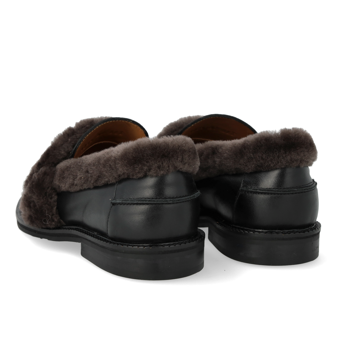 Loafer with soft fur trim
