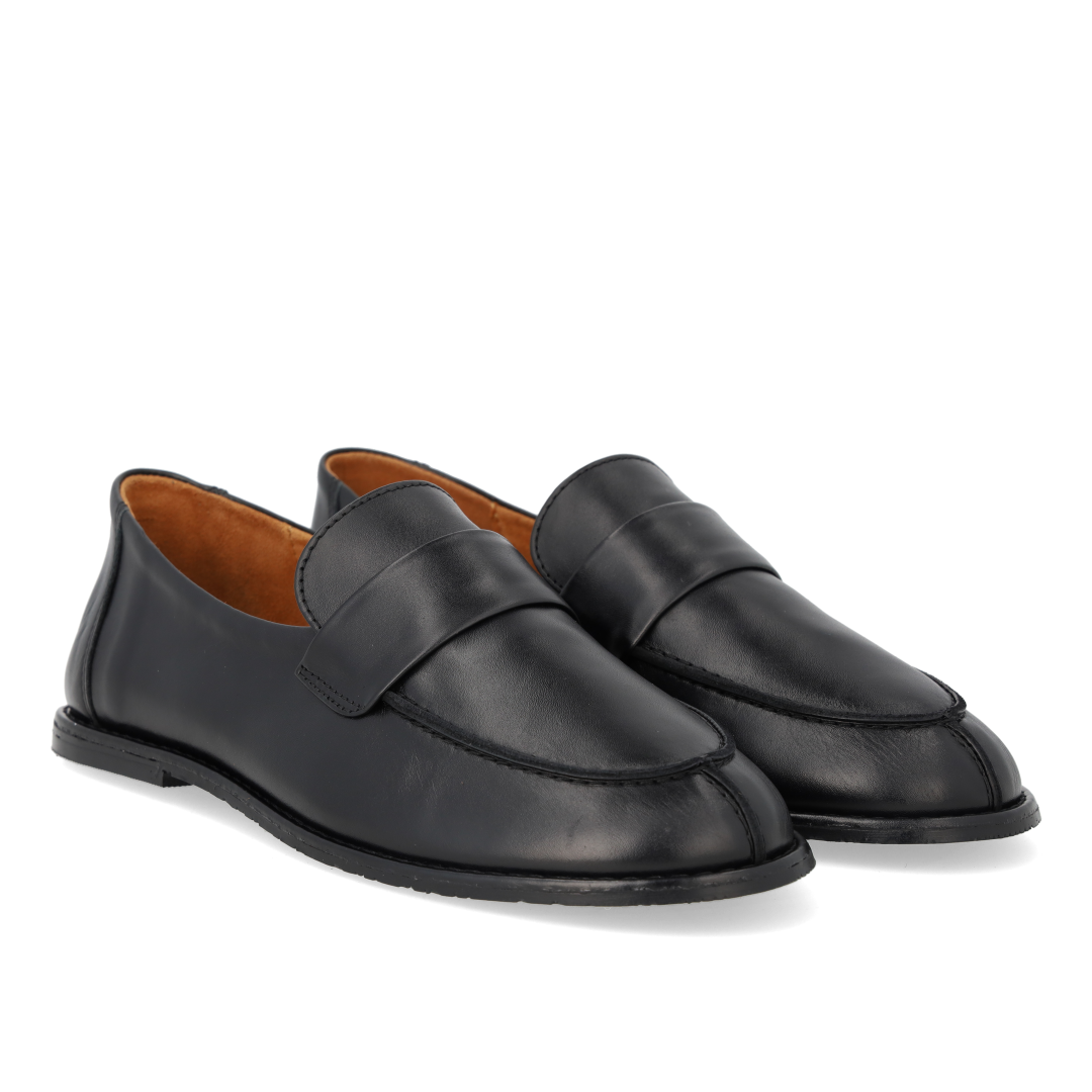 Ultra-soft loafer with stitching detail