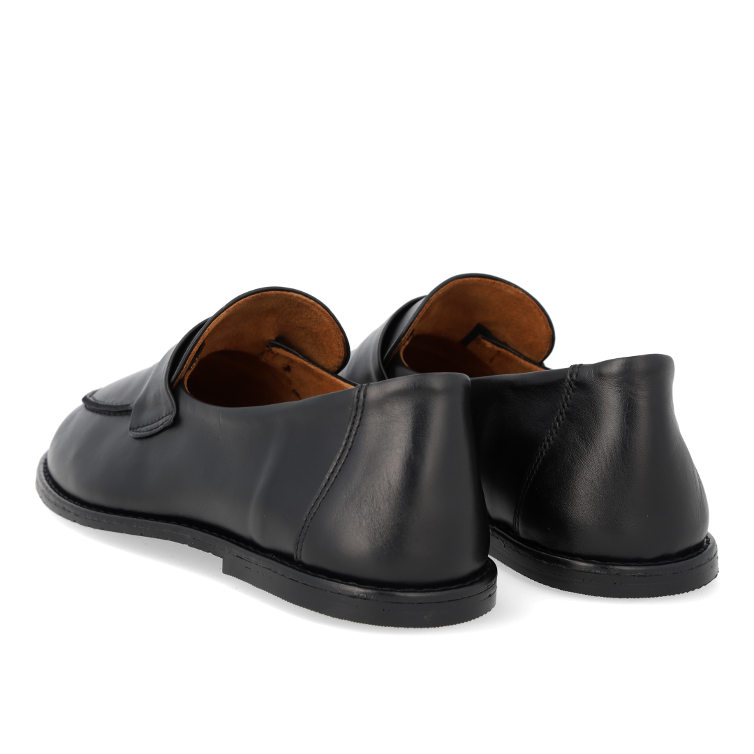 Ultra-soft loafer with stitching detail