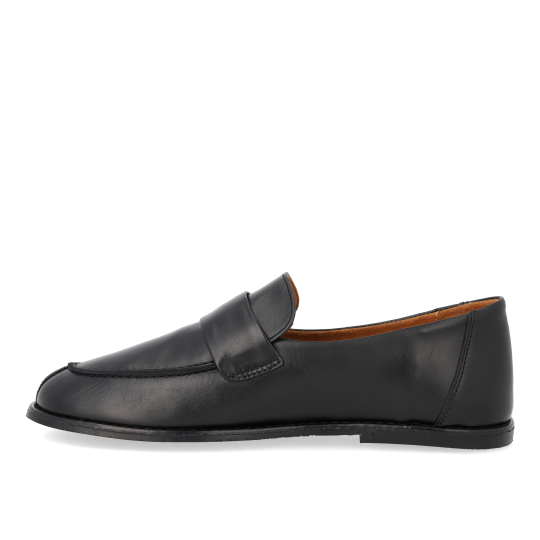 Ultra-soft loafer with stitching detail