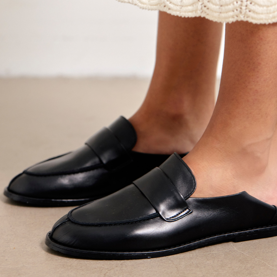 Ultra-soft loafer with stitching detail