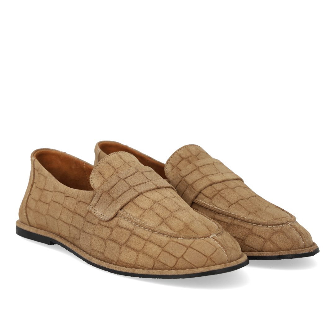 Ultra-soft loafer with stitching detail