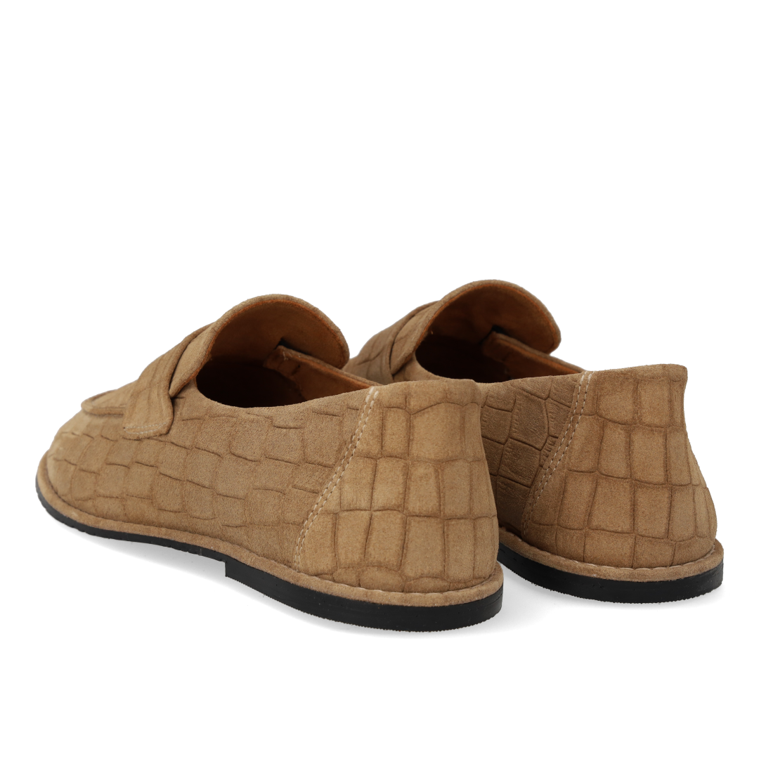 Ultra-soft loafer with stitching detail