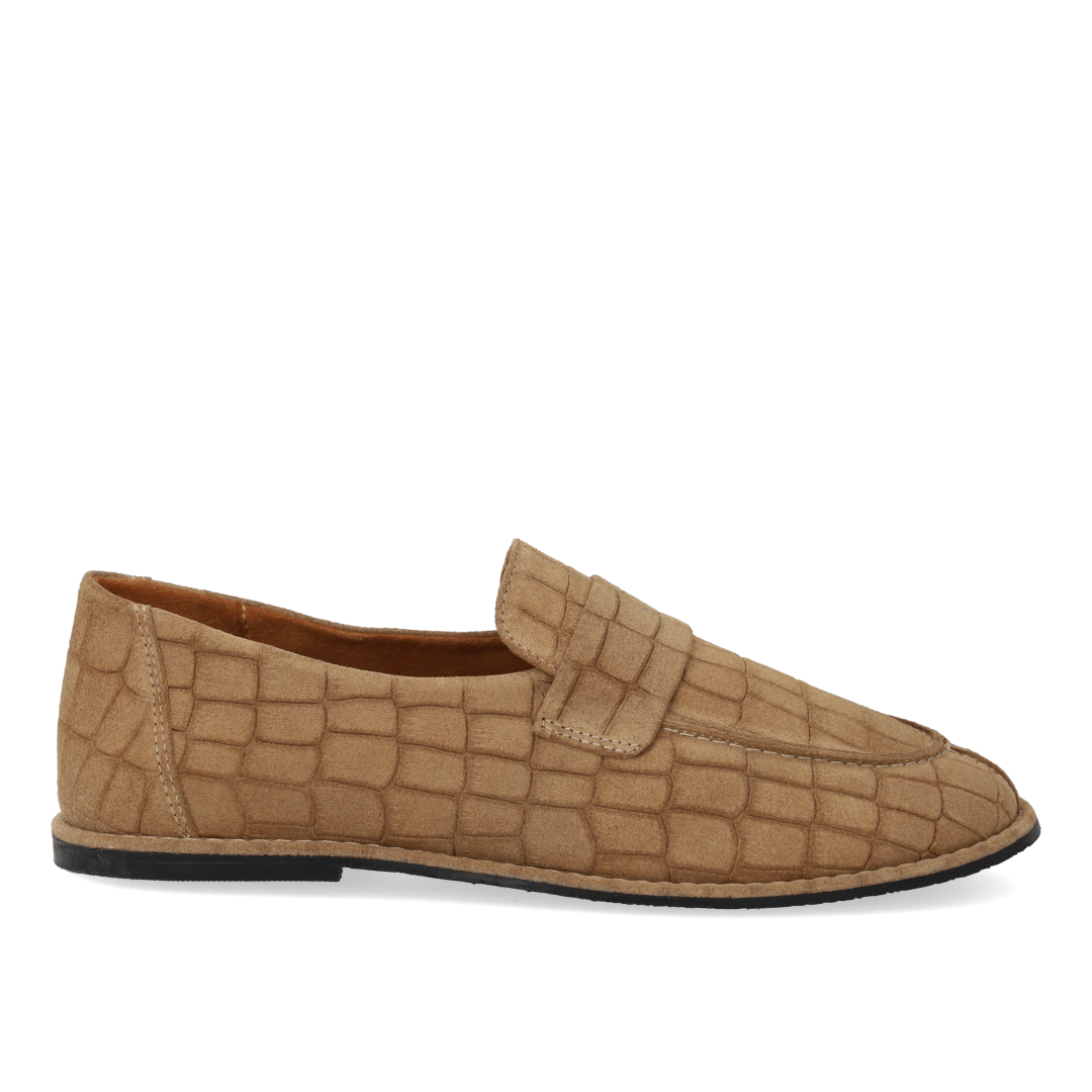 Ultra-soft loafer with stitching detail