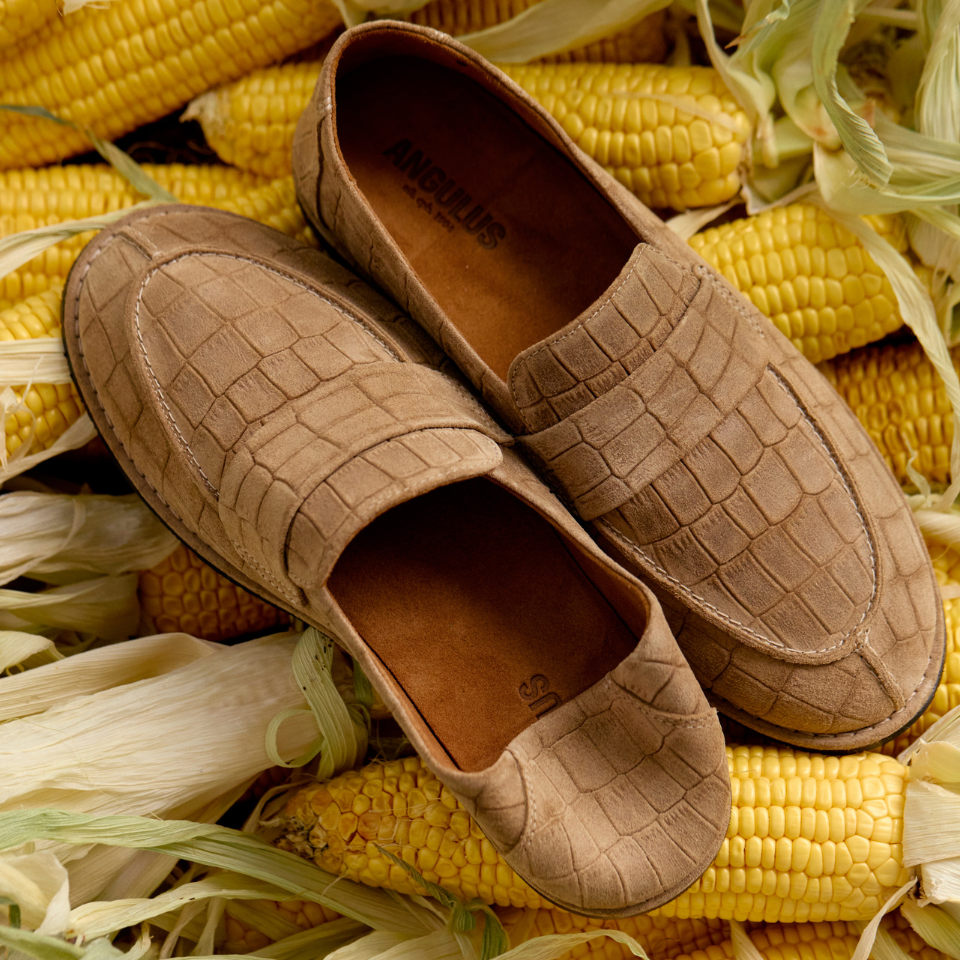 Ultra-soft loafer with stitching detail
