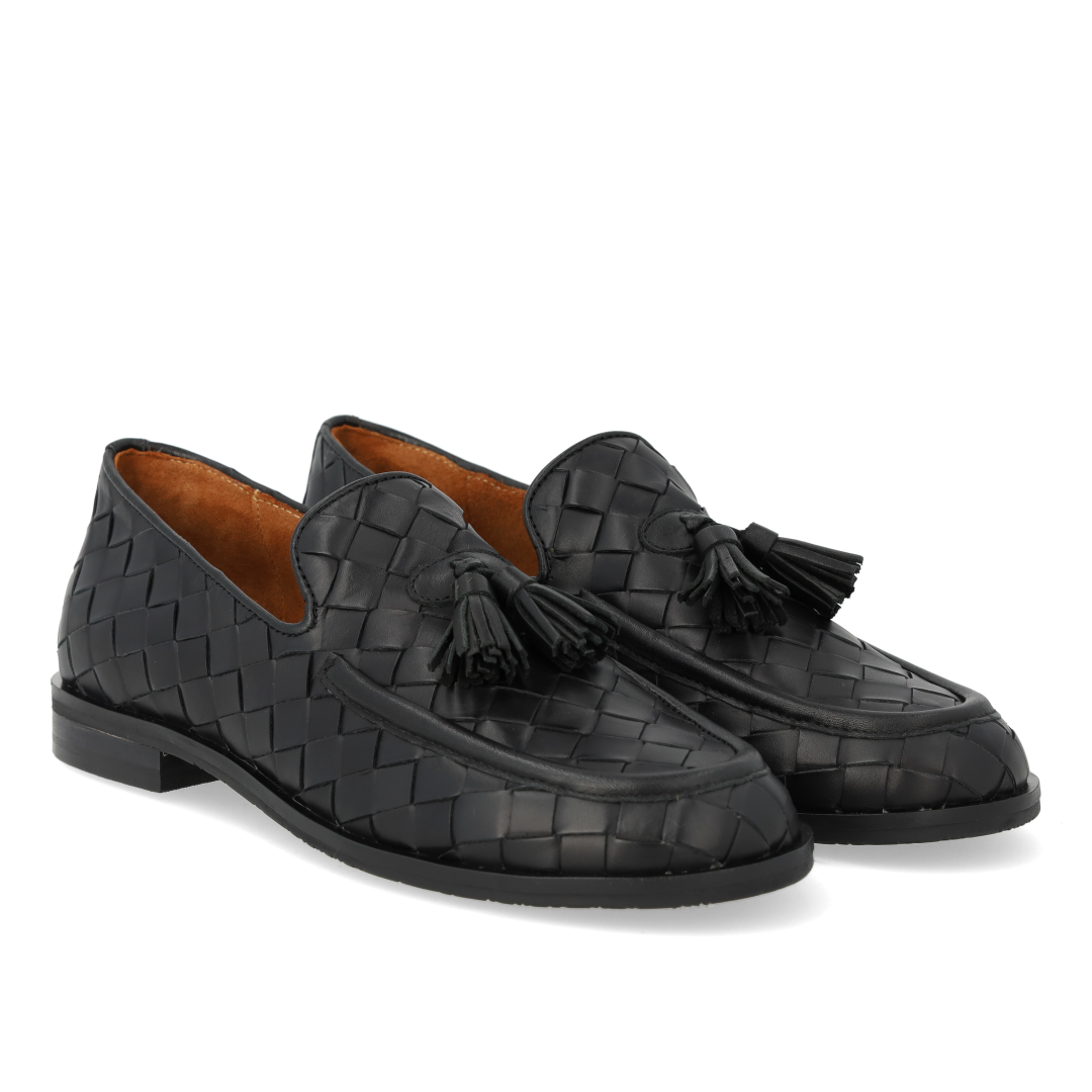 Braided loafer with tassel details