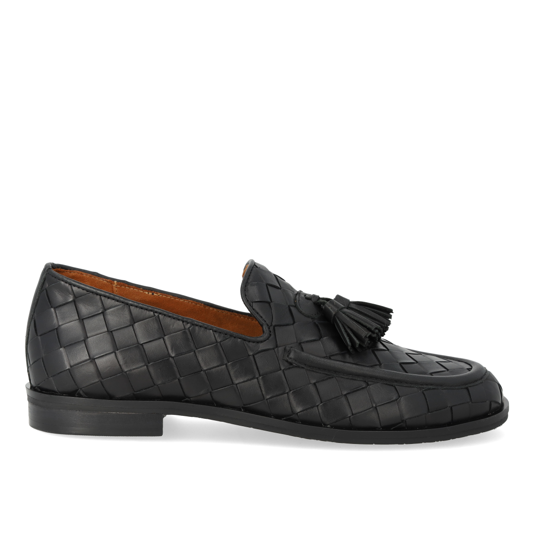 Braided loafer with tassel details