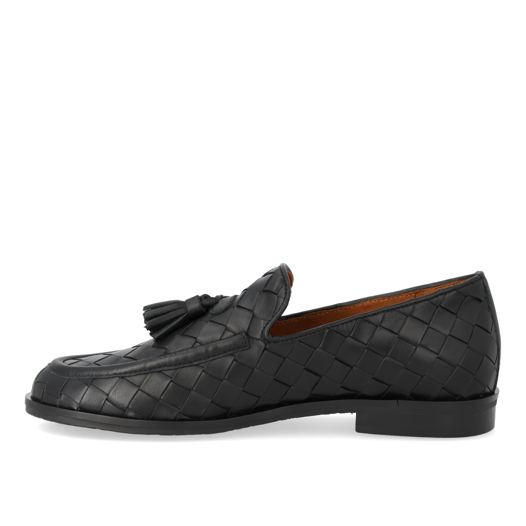 Braided loafer with tassel details