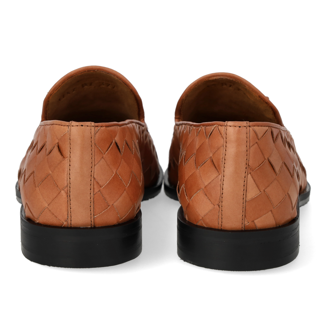 Braided loafer with tassel details