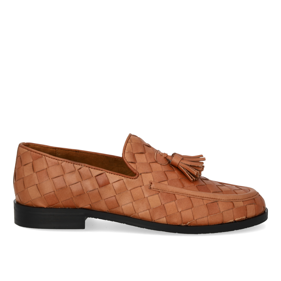 Braided loafer with tassel details
