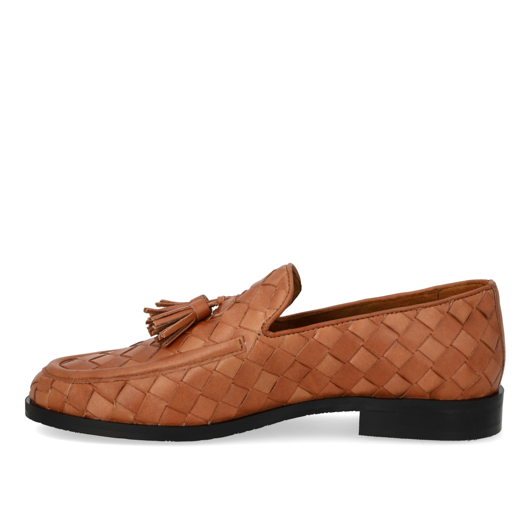 Braided loafer with tassel details