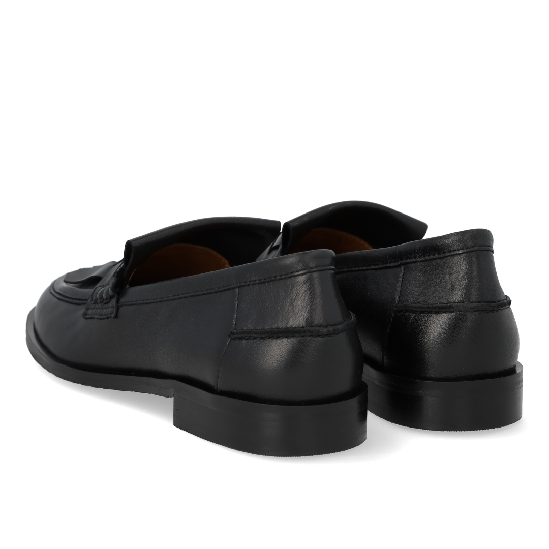 Loafer with braided detail