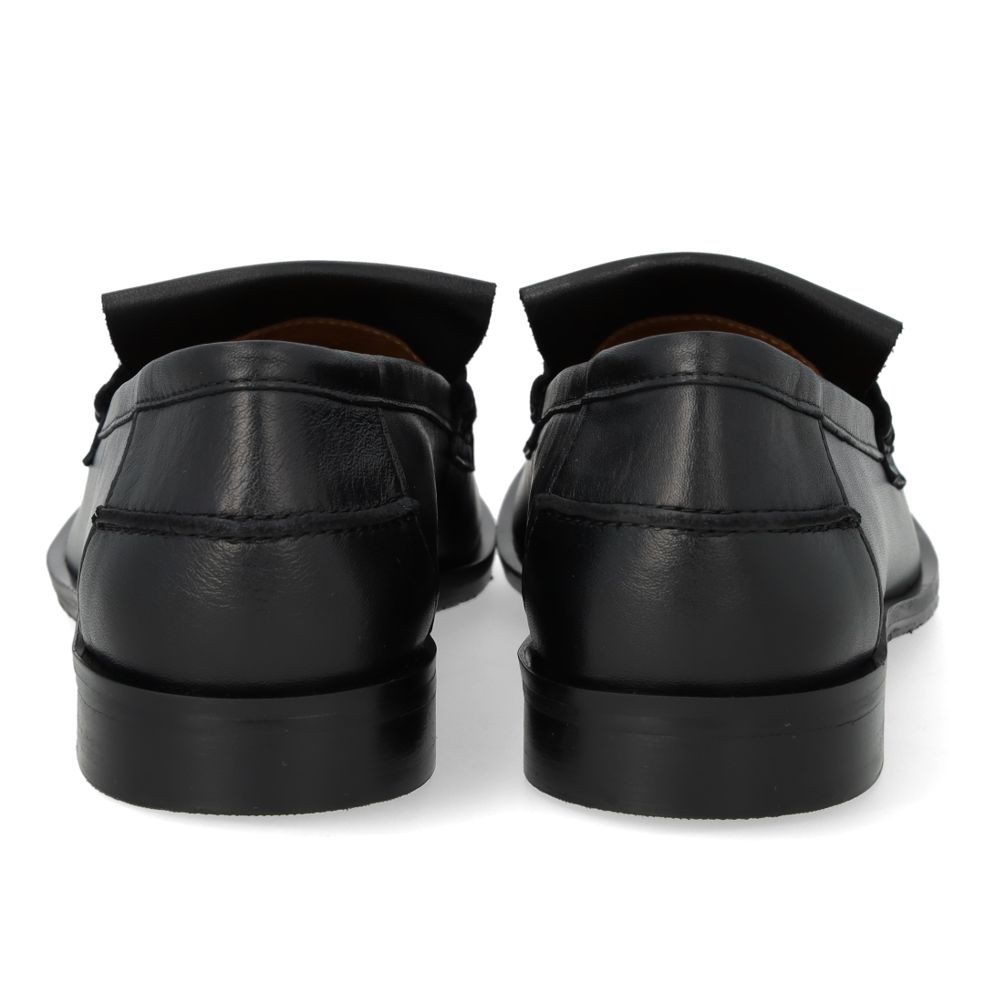 Loafer with braided detail