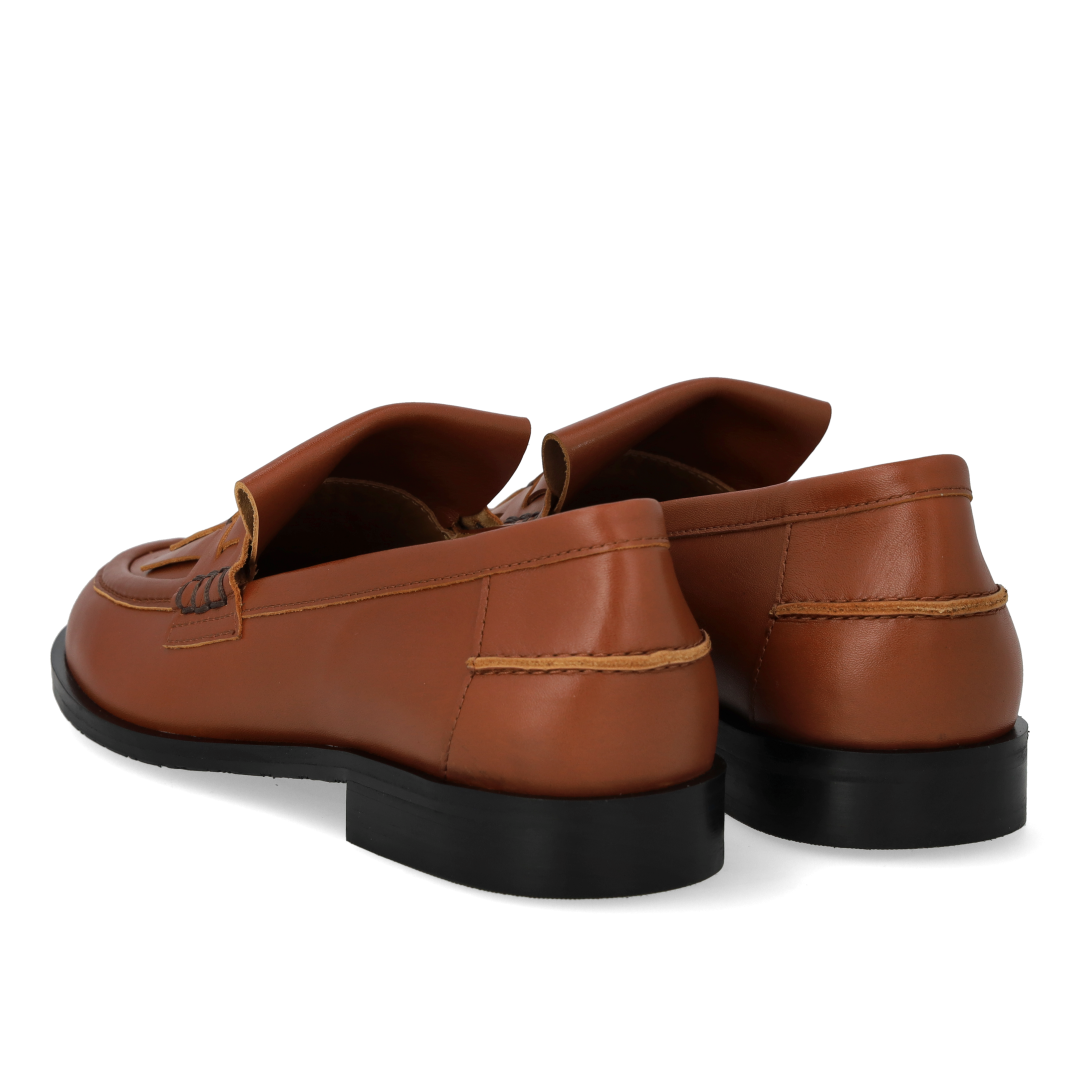 Loafer with braided detail