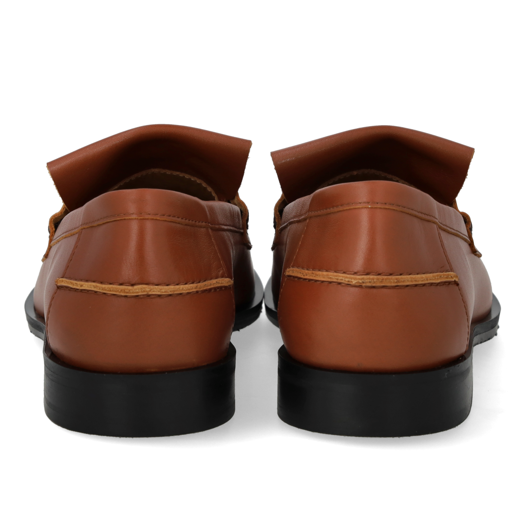 Loafer with braided detail