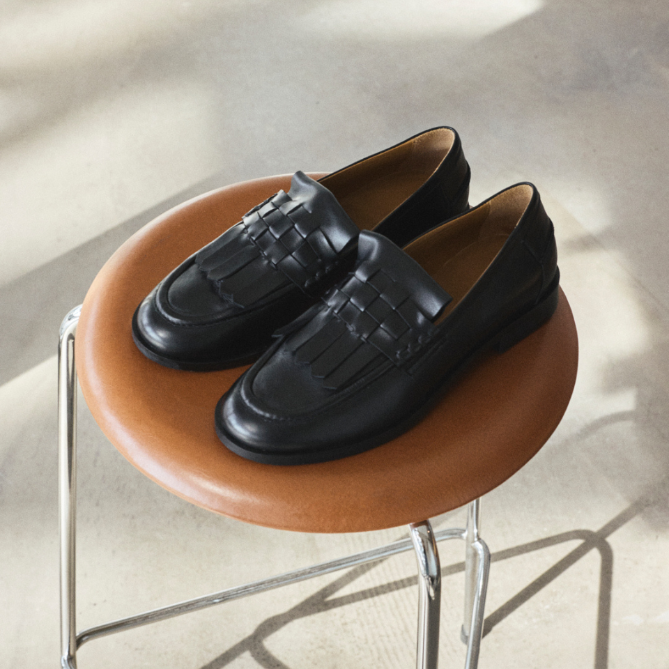 Loafer with braided detail