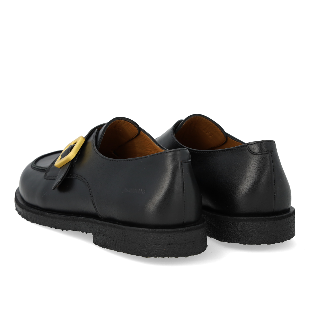 Shoes with buckle