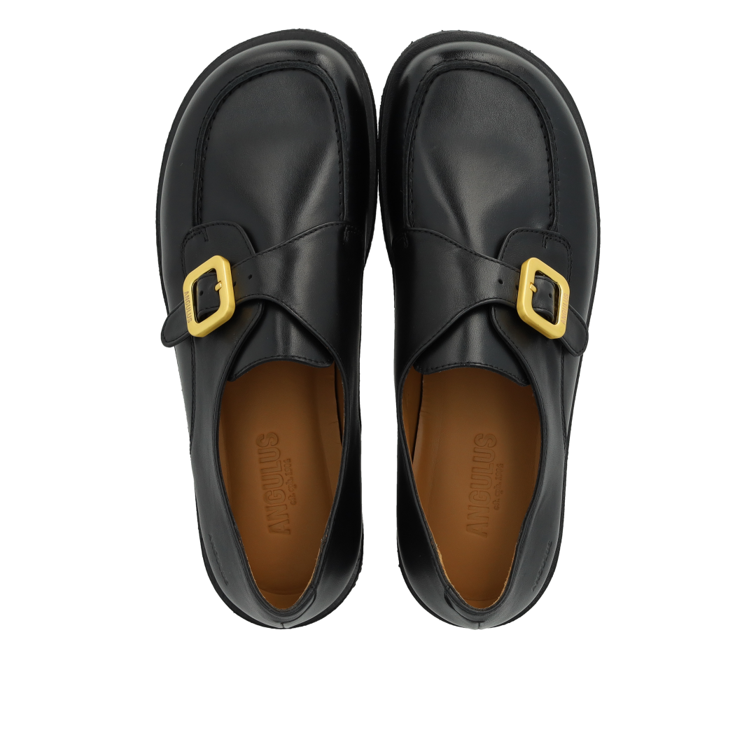 Shoes with buckle