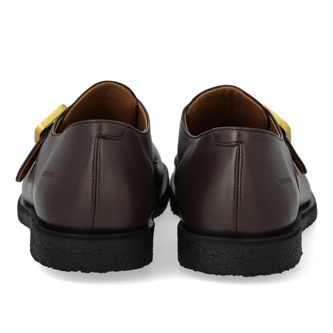 Shoes with buckle