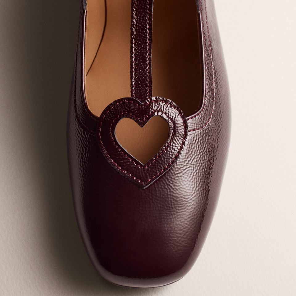 Ballerina with heart-shaped cut-out