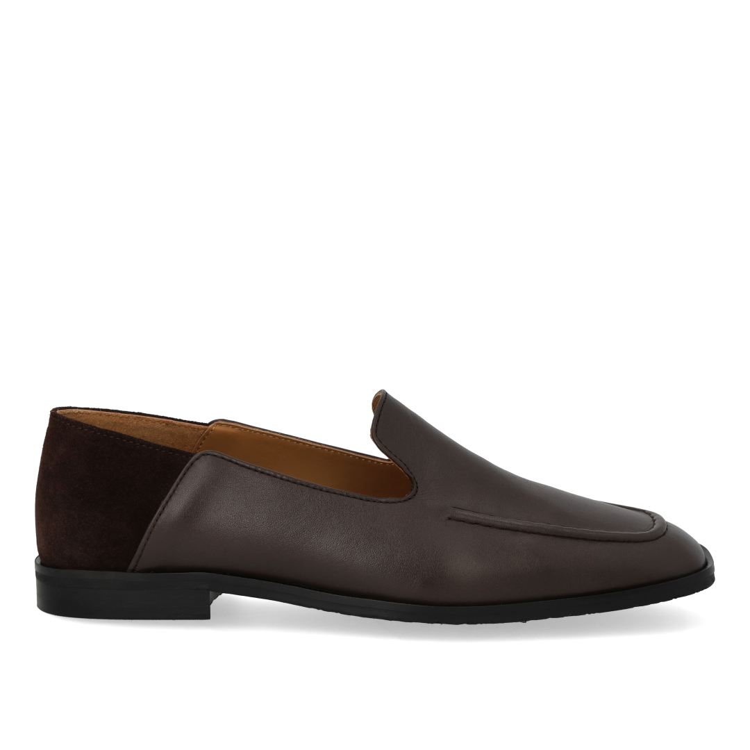 Loafer with suede detail