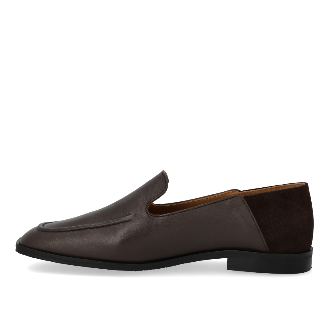 Loafer with suede detail