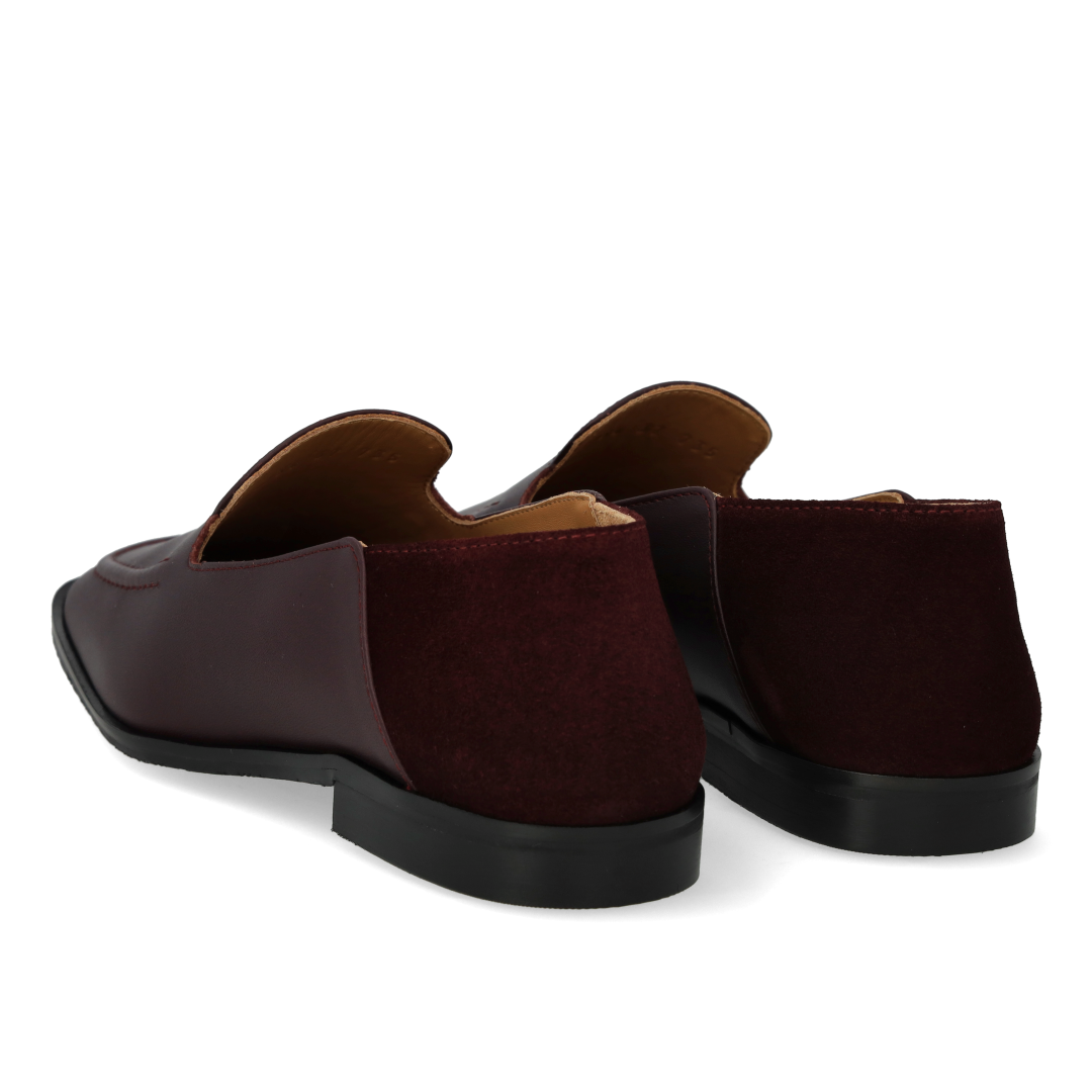 Loafer with suede detail