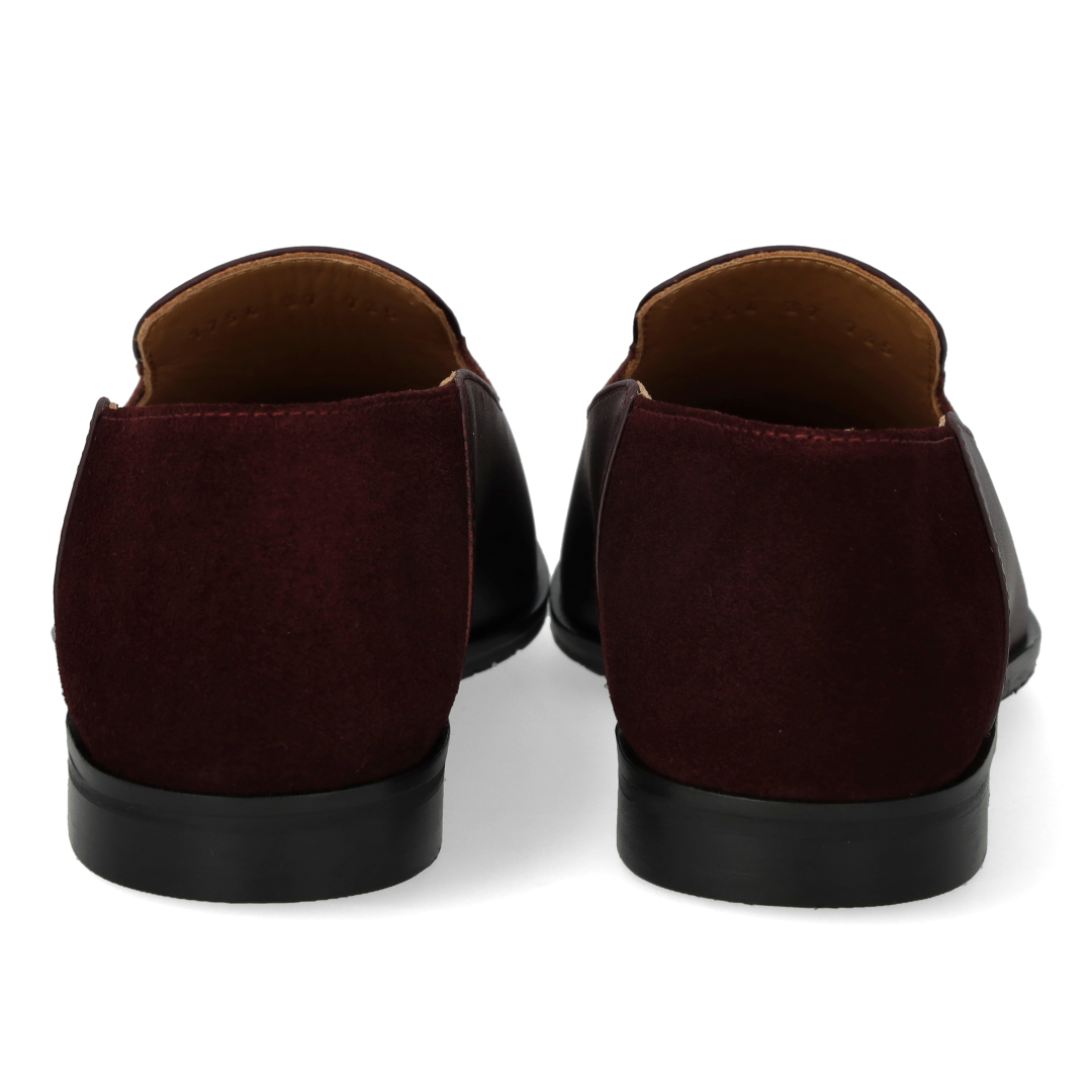 Loafer with suede detail