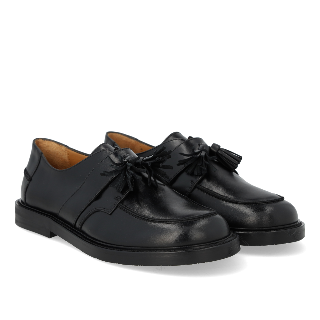 Loafer with tassel detail