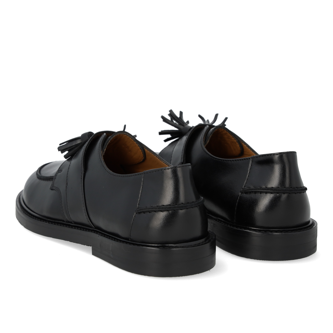 Loafer with tassel detail