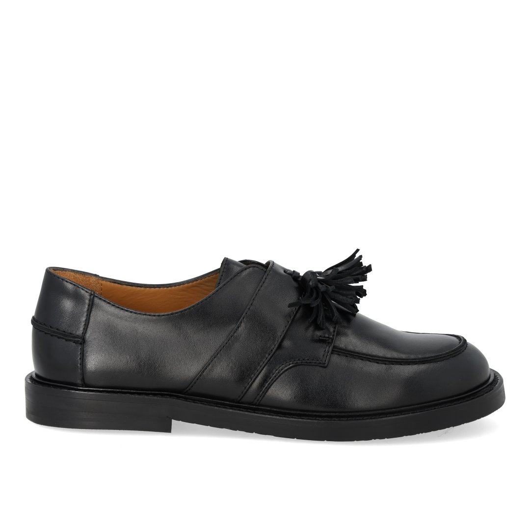 Loafer with tassel detail