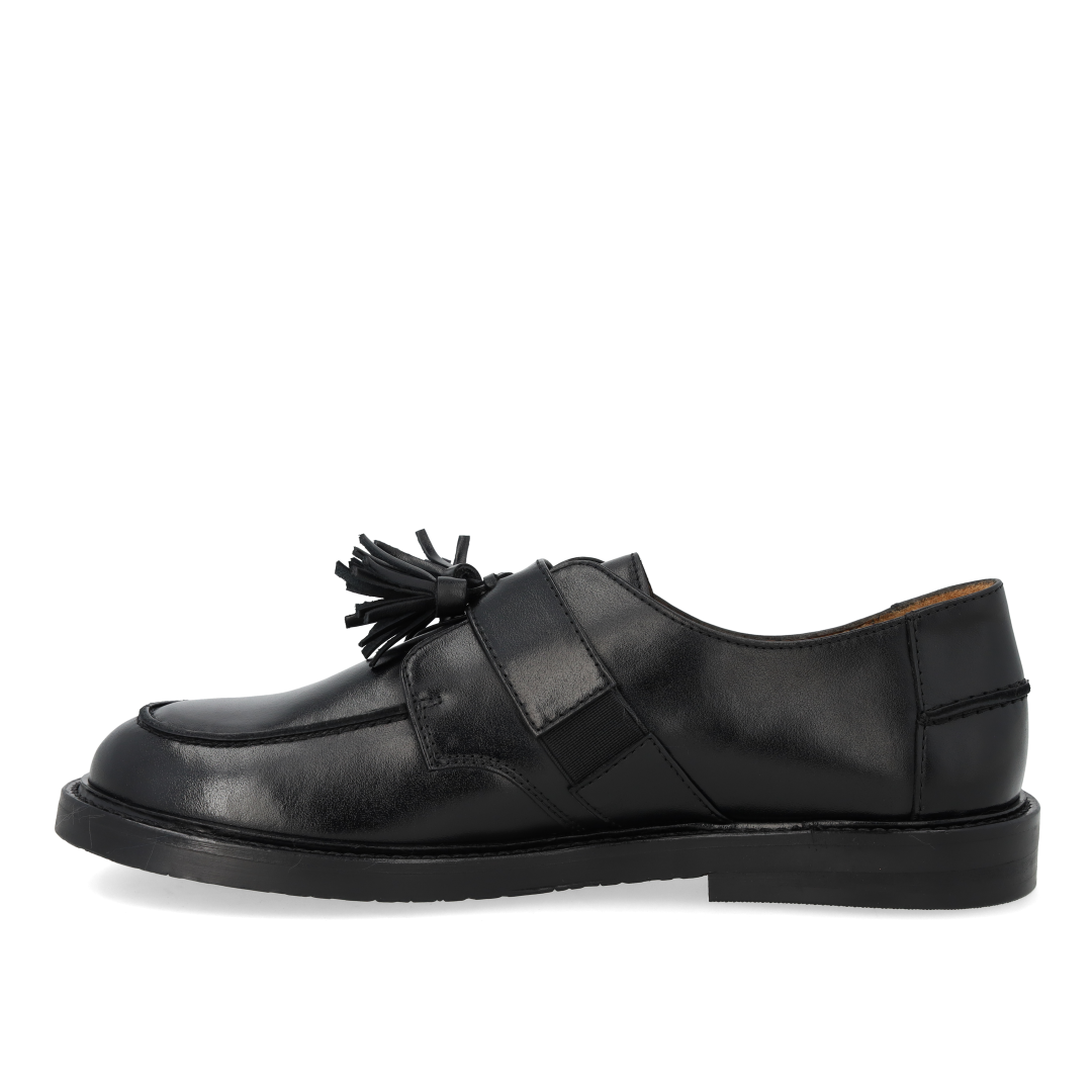 Loafer with tassel detail