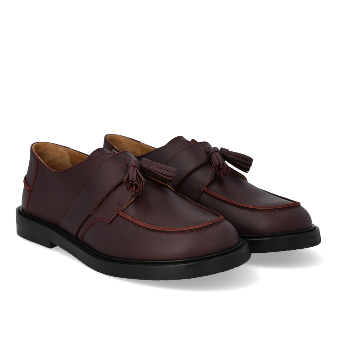 Loafer with tassel detail