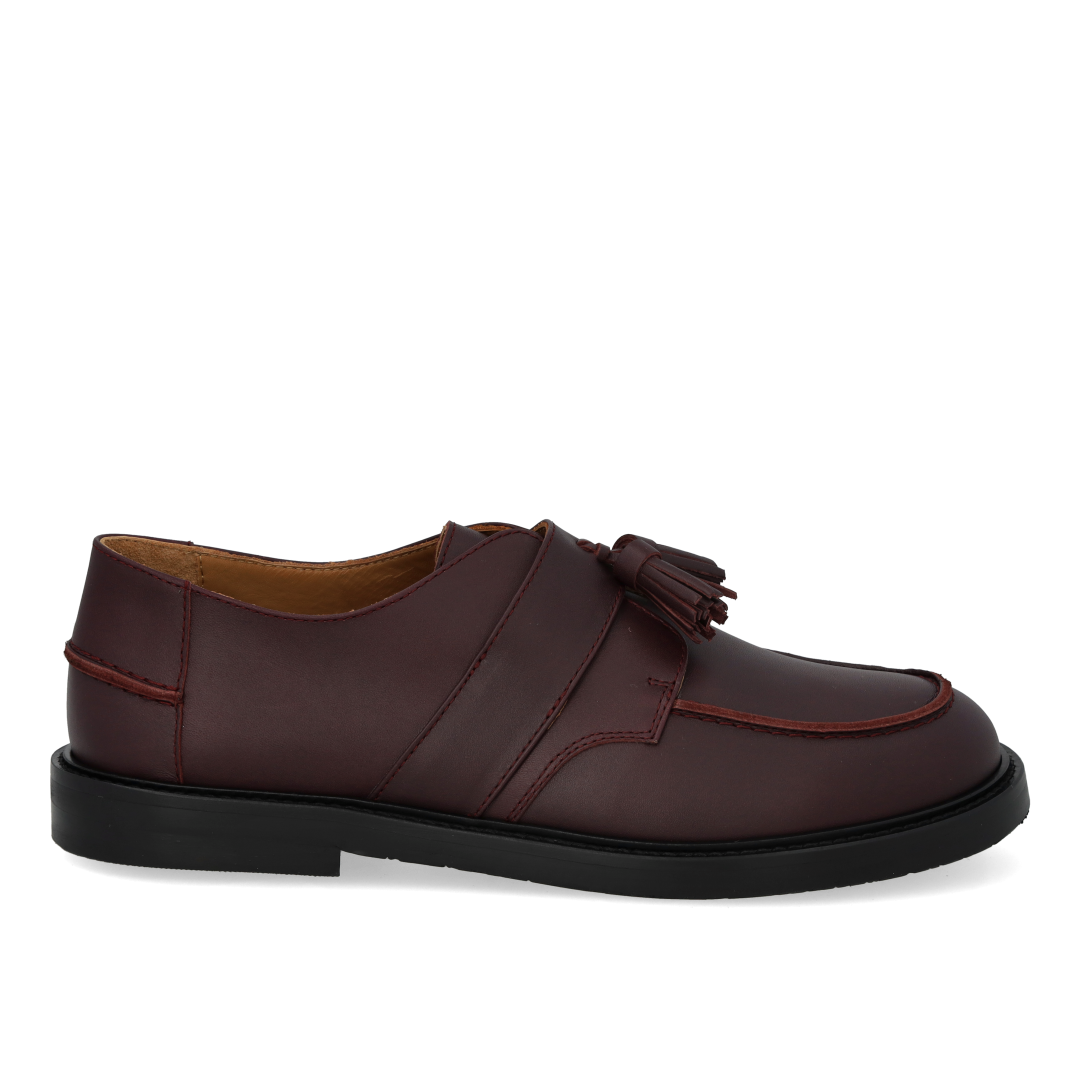 Loafer with tassel detail